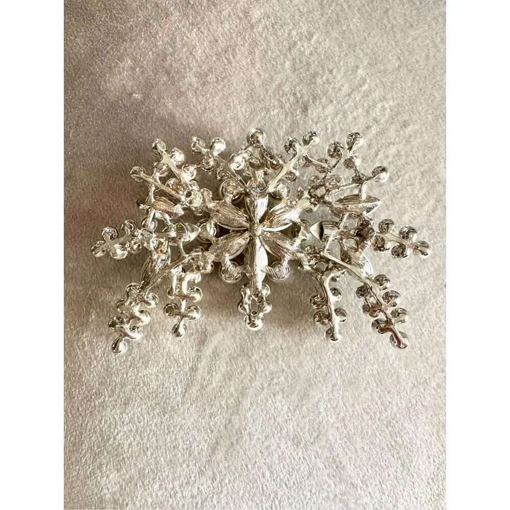 Rhinestones and pearl decorations (can be sewn on to something)